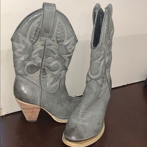 Women cowgirl boots